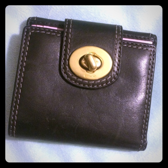 coach turnlock wallet